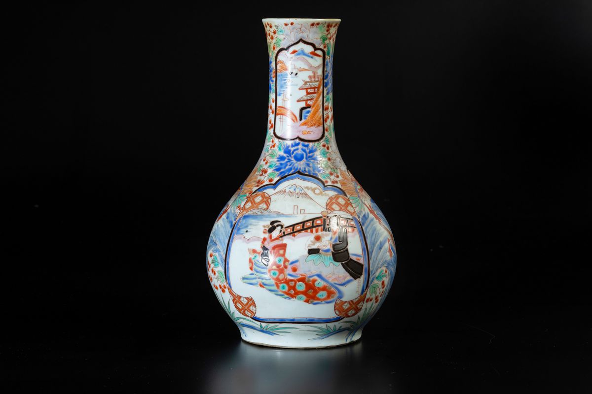 Vaso in Porcellana a Smalti Policromi con Scene di Vita Comune Entro Riserve e Decori Floreali, G...