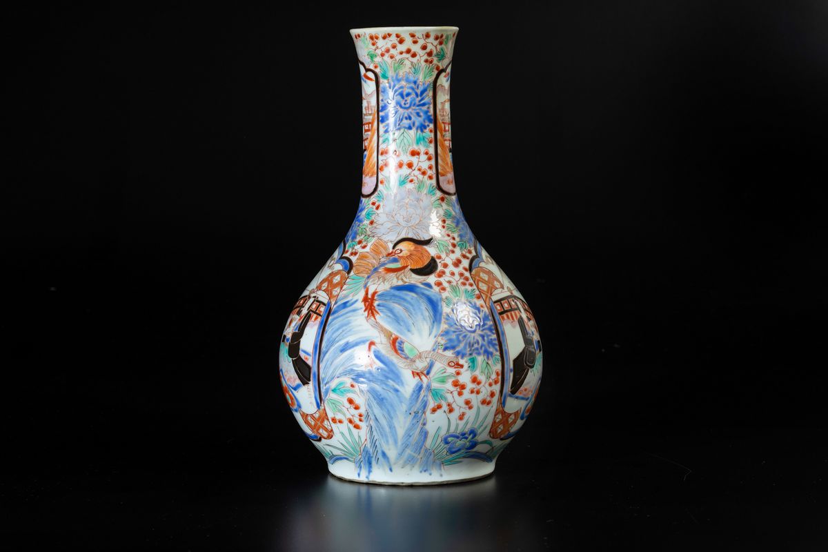 Vaso in Porcellana a Smalti Policromi con Scene di Vita Comune Entro Riserve e Decori Floreali, G...