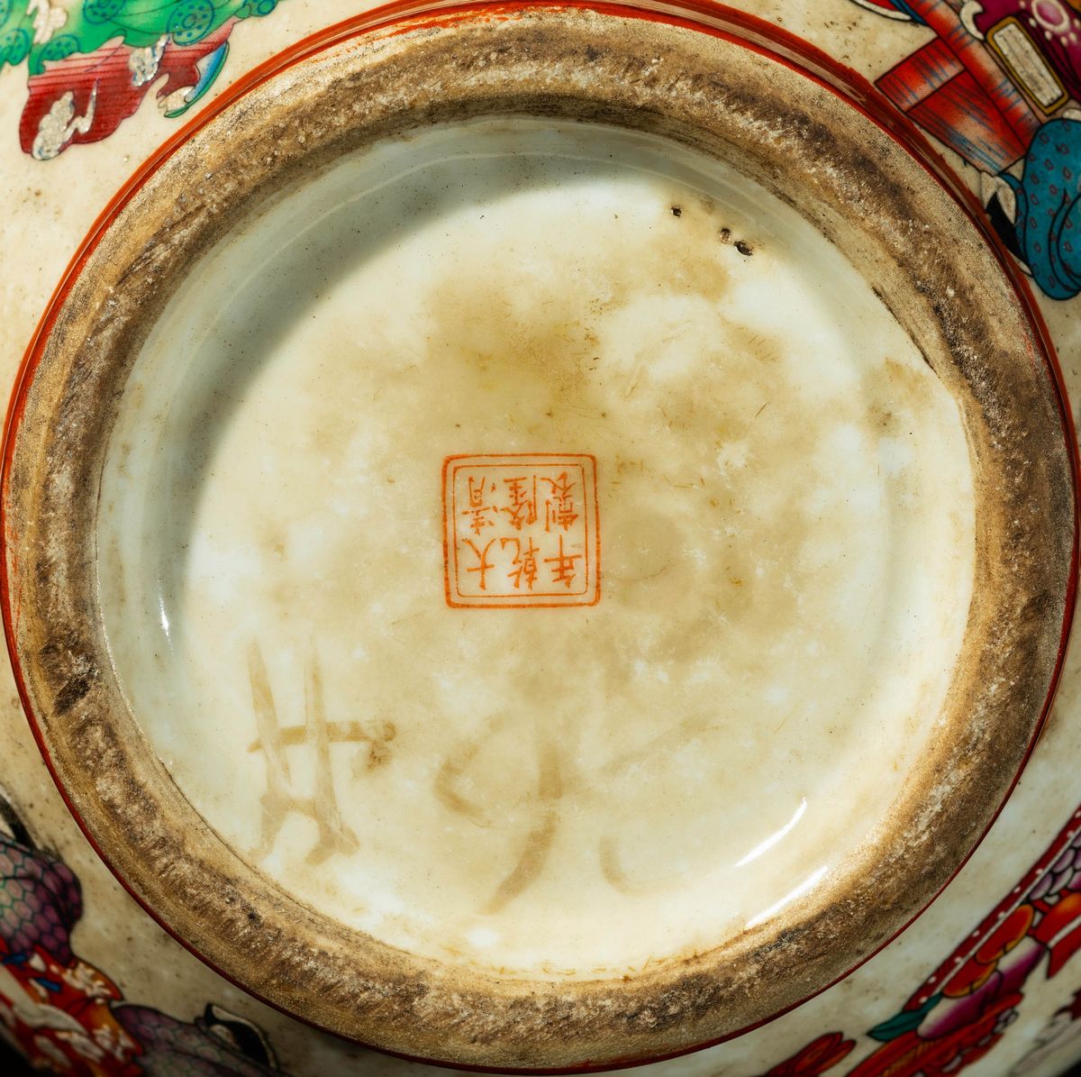 Coppia di Vasi a Doppia Zucca in Porcellana a Smalti Policromi con Figure di Fanciulli, Cina, 195...