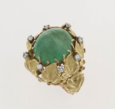 M. Buccellati. Anello con Smeraldo Taglio Cabochon e Piccoli Diamanti a Contorno