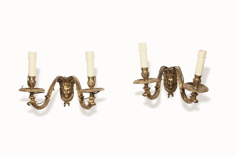 Coppia di appliques in bronzo dorato a due fiamme, XVIII secolo  - Auction Antiques III - Timed Auction - Cambi Casa d'Aste