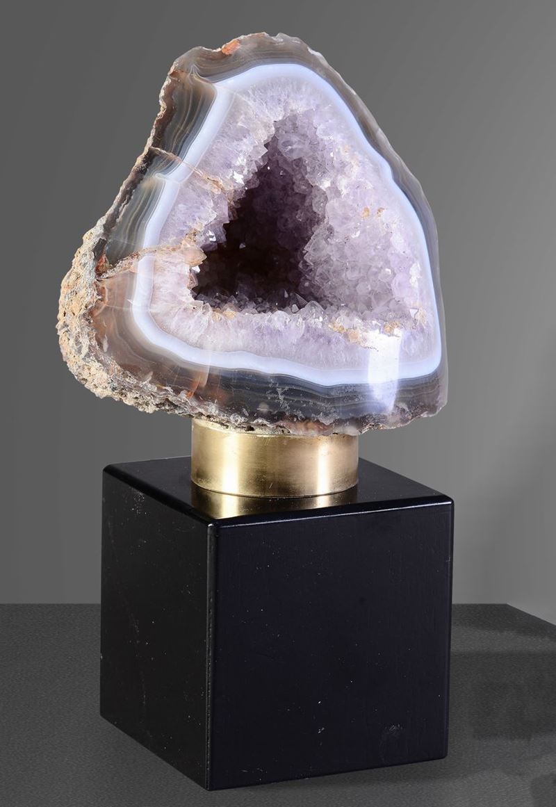Ametist and chalcedony geode  - Auction Mirabilia - Cambi Casa d'Aste