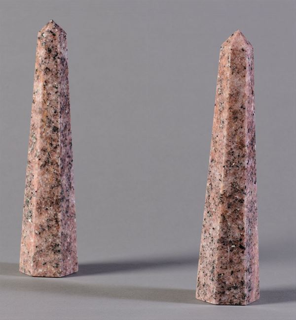 Coppia di obelischi in calcite