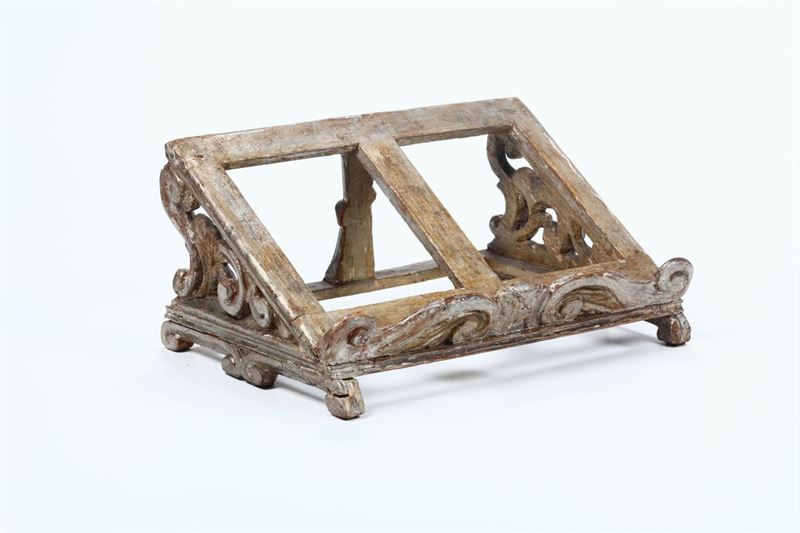 Leggio in legno intagliato, XVIII-XIX secolo  - Asta Dipinti e Arredi - Cambi Casa d'Aste