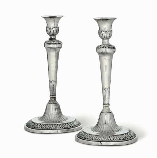 Coppia di candelieri in argento sbalzato, cesellato e inciso, Genova, bollo della Torretta per lâ€™anno 1814.