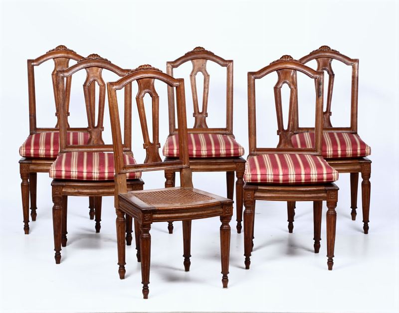 Sei sedie stile Luigi XVI in noce intagliato, XIX secolo  - Asta Antiquariato Settembre | Asta a Tempo - Cambi Casa d'Aste