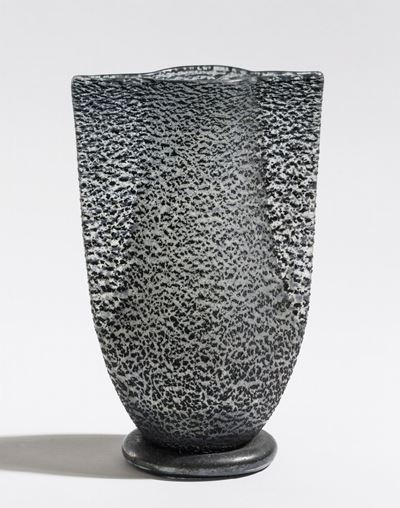 Ercole Barovier (1889-1972), Vaso “Barbarico” in vetro soffiato con decoro metallico, Barovier & ...
