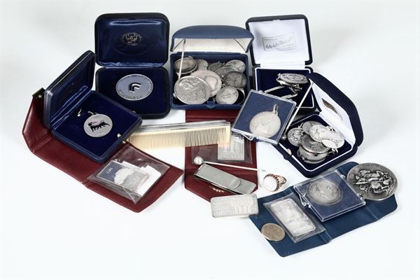 Lotto di medaglie e monete in argento e metallo