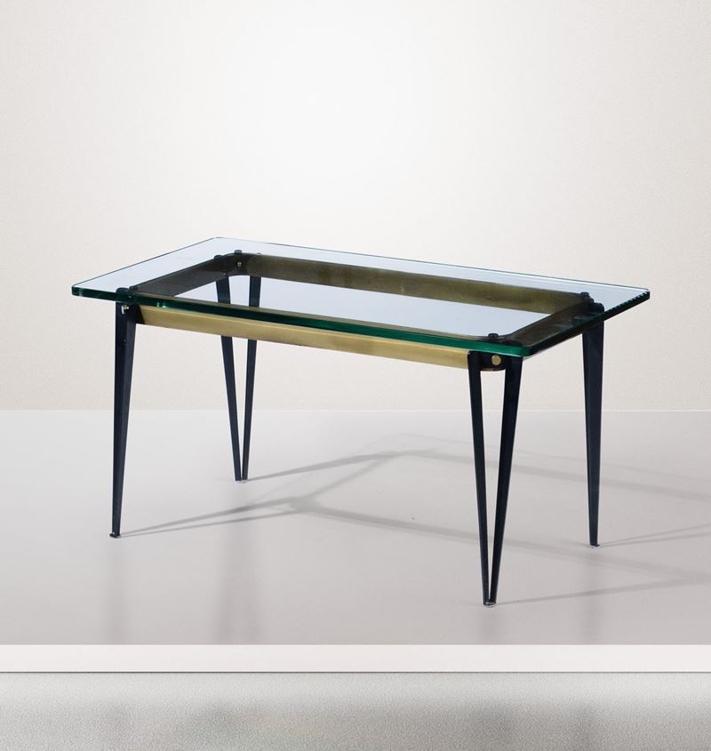 Tavolo basso con struttura in metallo e metallo laccato. Piano in vetro.  - Auction Design - Cambi Casa d'Aste