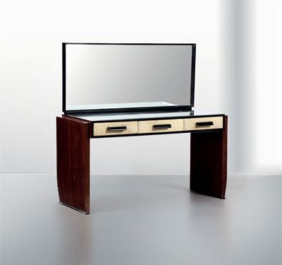 Toilette con Struttura in Legno e Rivestimenti in Pergamena. Specchiera con Profilo in Legno.
