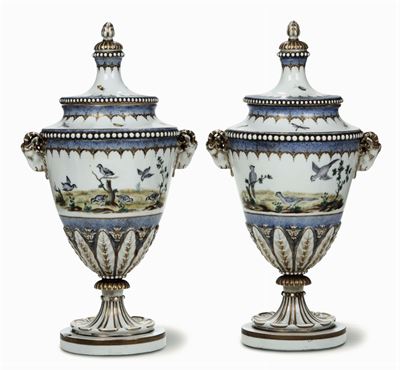 Coppia di Vasi Spagna, Madrid, Real Fabbrica di Buen Retiro, 1800 Circa