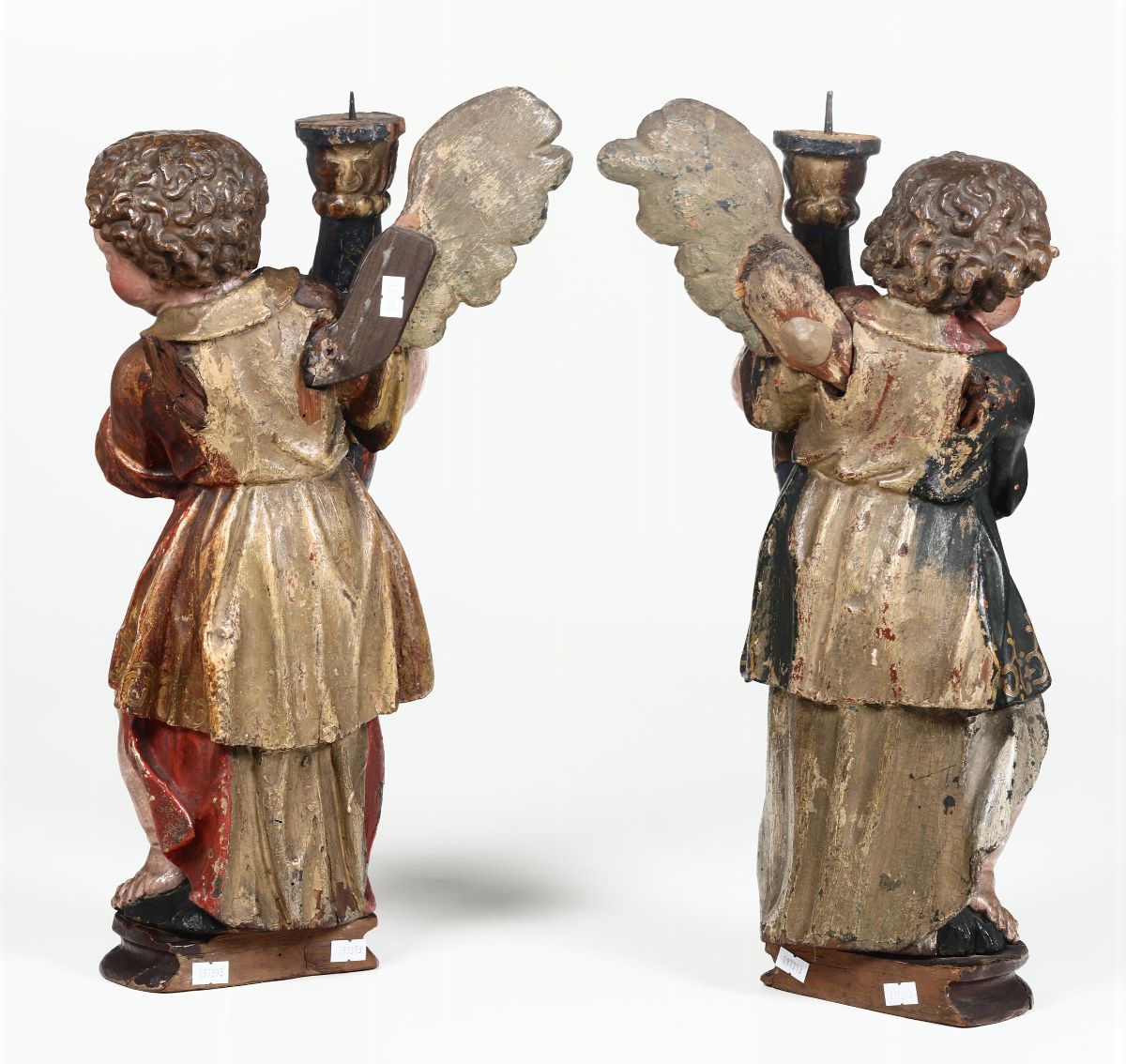 Coppia di Putti Portacero. Legno Scolpito, Dipinto e Dorato. Scultore Barocco. Sud della Germania...