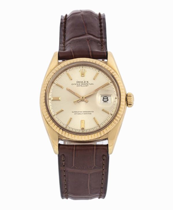 ROLEX - Yellow gold datejust, with original fitted box, warranty and official chronometer attestation [..]