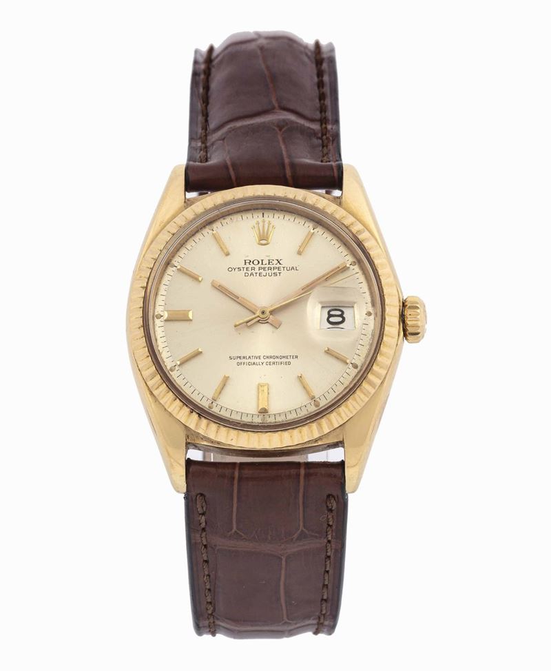 ROLEX - Yellow gold datejust, with original fitted box, warranty and official chronometer attestation.  - Auction Important Wristwatches and Pocket Watches - Cambi Casa d'Aste