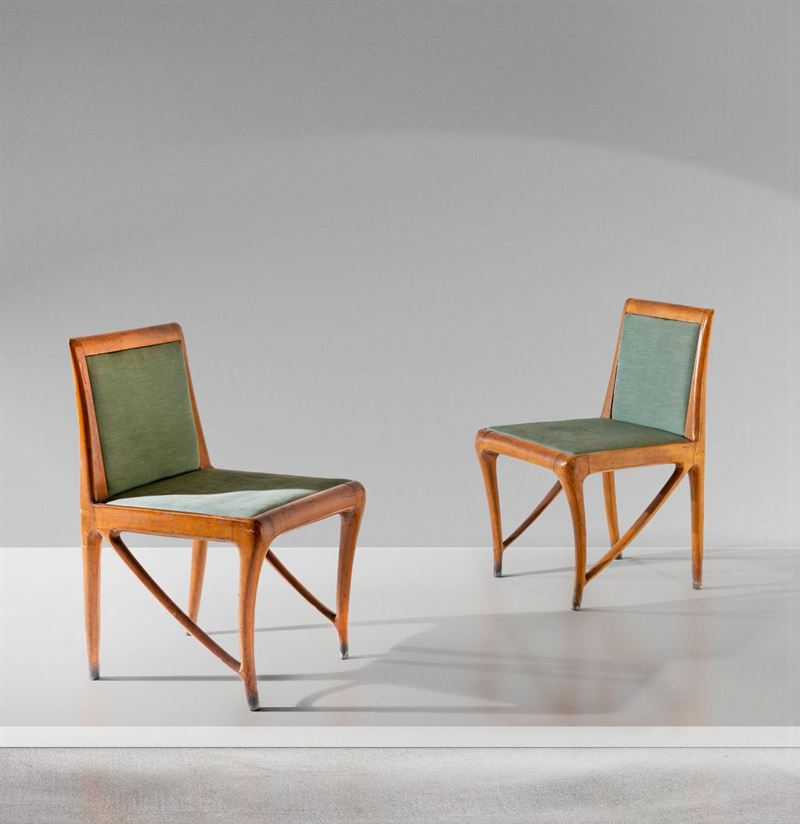 Coppia di sedie con struttura in legno e rivestimenti in tessuto.  - Asta Design - Cambi Casa d'Aste