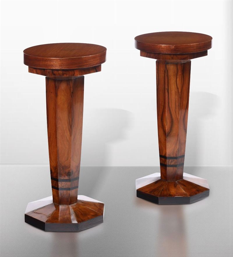 Coppia di tavolini da appoggio con struttura in legno e legno ebanizzato.  - Asta Design - Cambi Casa d'Aste