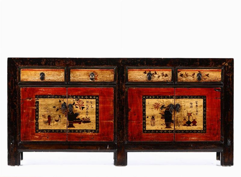 Credenza in legno dipinto a quattro ante e quattro cassetti, Mongolia  - Asta Arredi, Dipinti e Oggetti d'Arte - Cambi Casa d'Aste