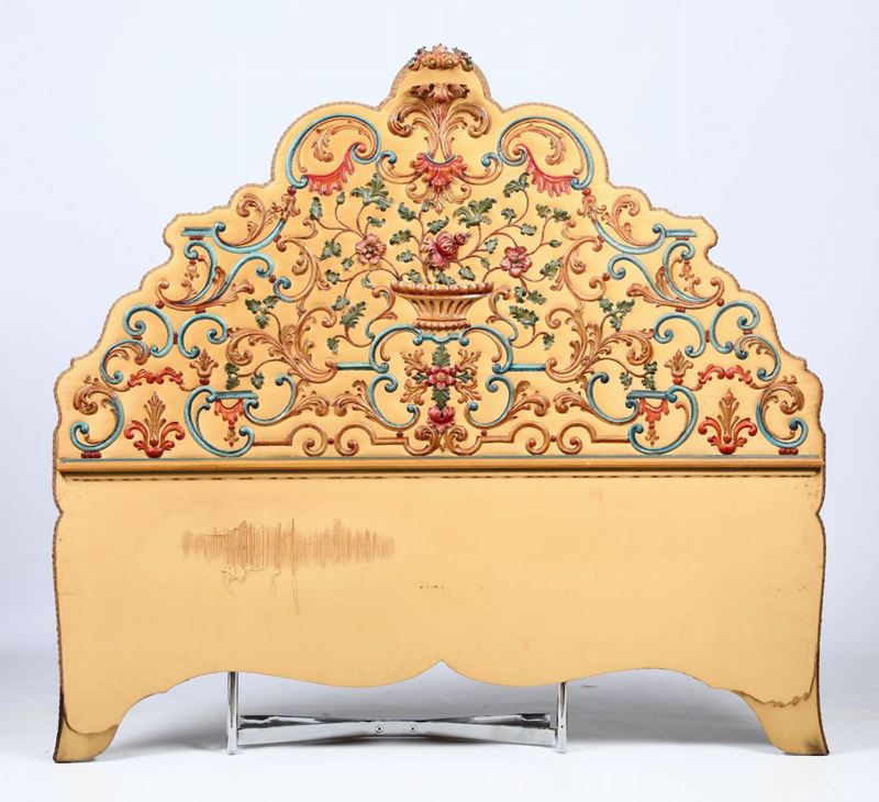 Testiera di letto in stoffa e metallo dipinto, XIX secolo  - Asta Arredi, Dipinti e Oggetti d'Arte - Cambi Casa d'Aste
