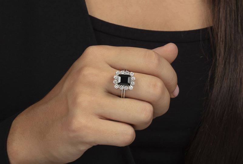 Anello con zaffiro e diamanti a contorno  - Auction Jewels - Timed Auction - Cambi Casa d'Aste