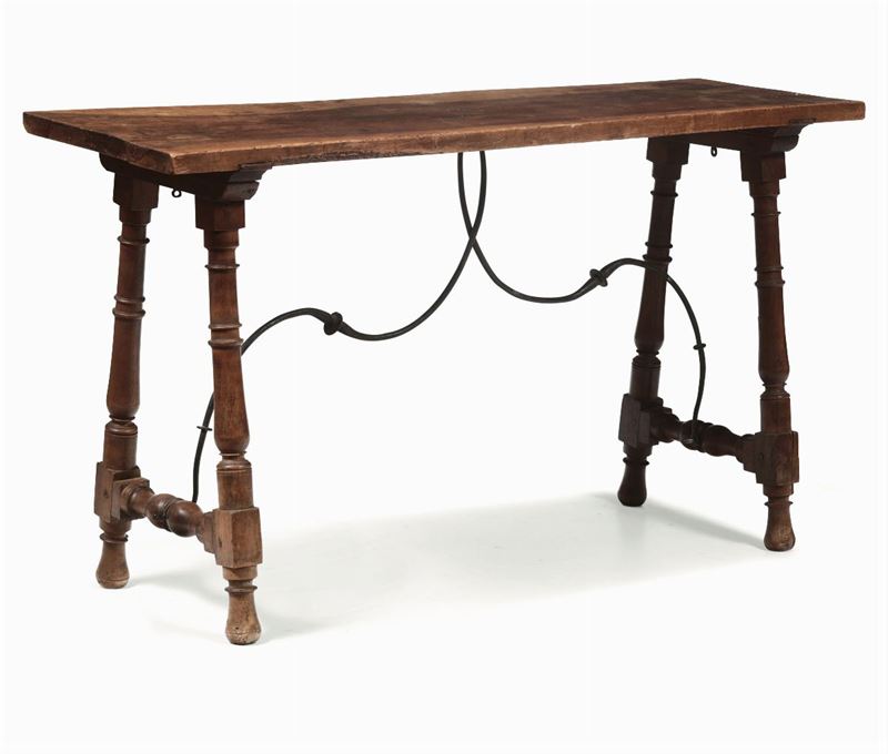 Tavolino in noce, Italia settentrionale seconda metÃ  XVII secolo  - Asta Arredi, Dipinti e Oggetti d'Arte - Cambi Casa d'Aste