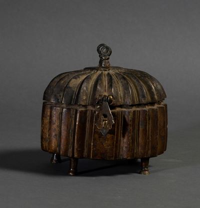 Piccolo Cofanetto in Bronzo, India, XIX Secolo