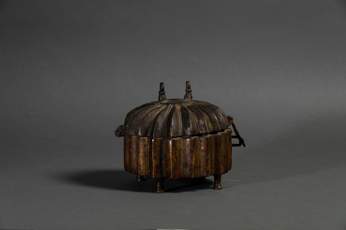 Piccolo Cofanetto in Bronzo, India, XIX Secolo