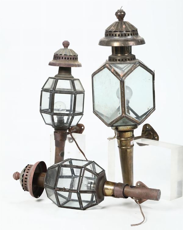 Tre lanterne da carrozza in metallo e metallo dorato, XIX-XX secolo