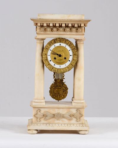 Pendola a Portico in Alabastro e Bronzo. Francia XIX Secolo