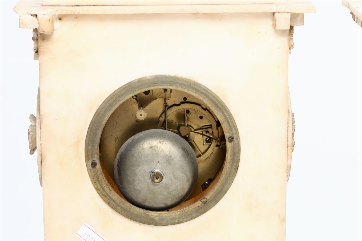 Due Pendole in Alabastro e Bronzo. Francia XIX Secolo