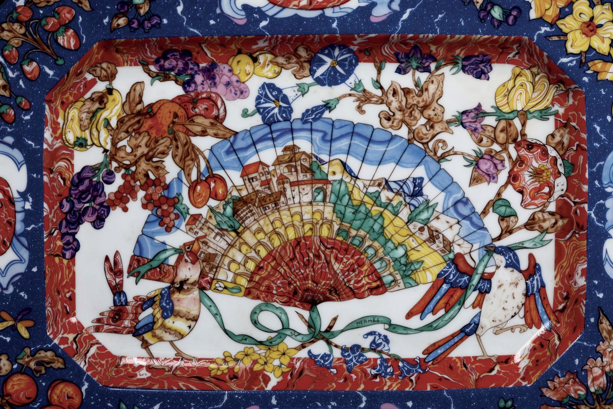 Servizio da Tavola Hermès Marqueterie De Pierres Dures D'orient Et D’occident Limoges, Verso la F...