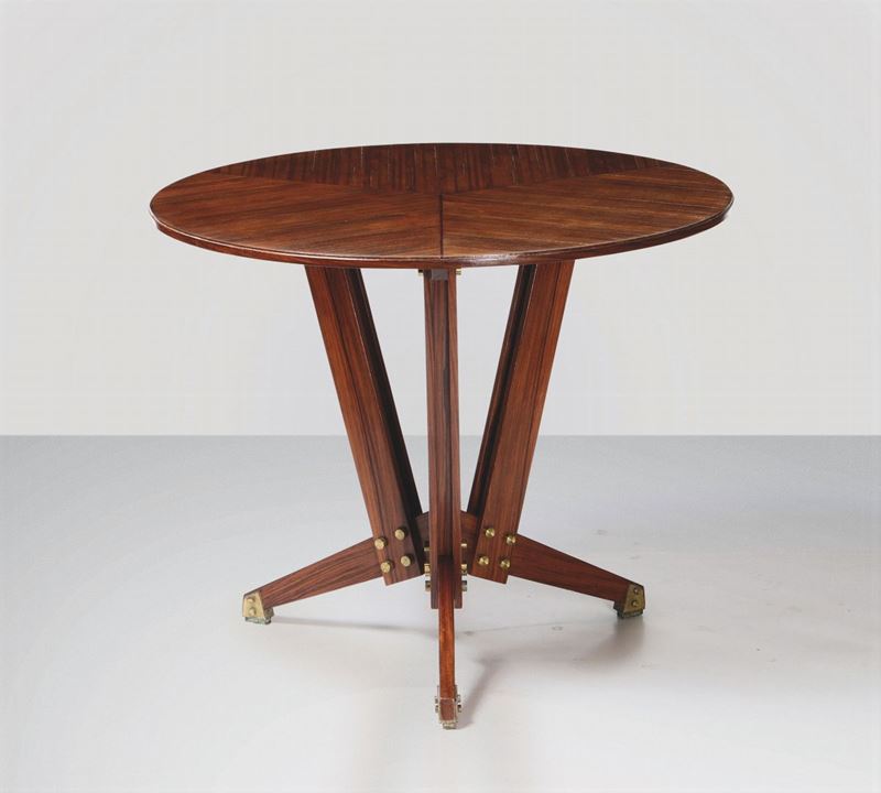 Tavolo con struttura in legno e dettagli in ottone.  - Asta Design - Cambi Casa d'Aste