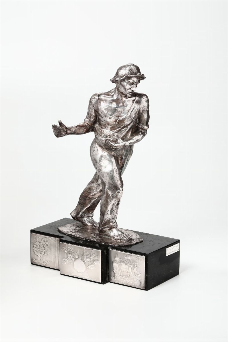 Seminatore in Argento Primo Titolo Fuso e Cesellato. Base a Plinto in Marmo. Argenteria Artistica...
