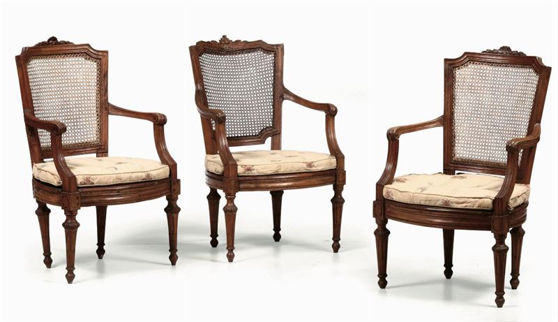Tre poltrone Luigi XVI in legno intagliato, XVIII secolo  - Auction Furnitures, Paintings and Works of Art - Cambi Casa d'Aste