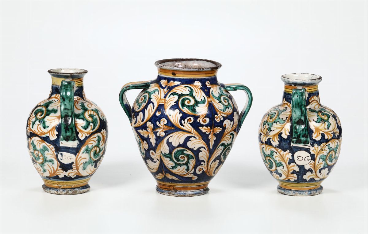 Coppia di Brocche e Vaso Biansato da Farmacia Montelupo, Inizio '600
