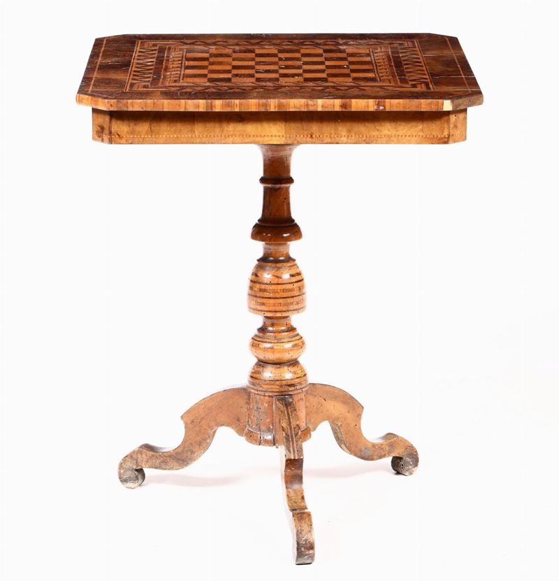 Tavolino in legno lastronato ed intarsiato con scacchiera, XIX secolo  - Asta Arredi, Dipinti e Oggetti d'Arte - Cambi Casa d'Aste