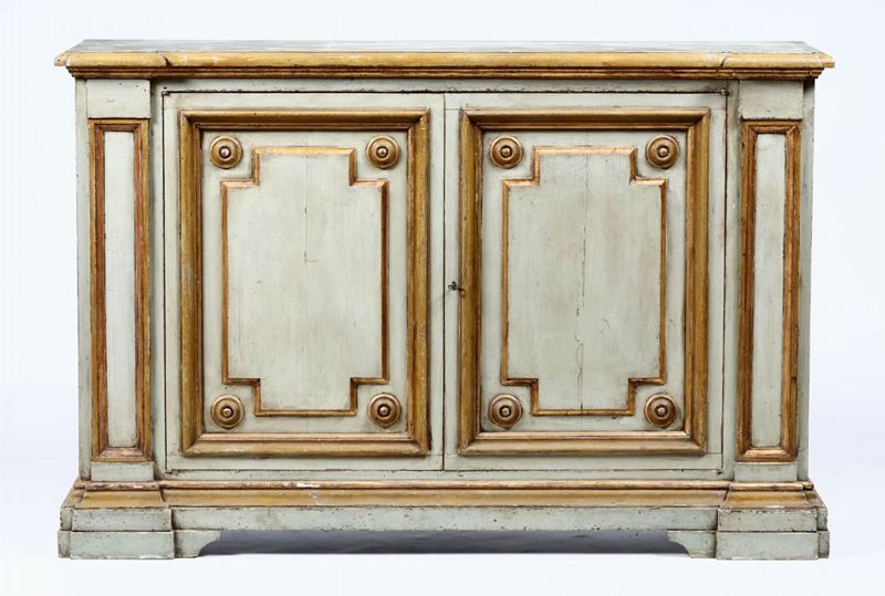 Credenza a due ante in legno dipinto nei toni del verde chiaro e ocra  - Auction Furnitures, Paintings and Works of Art - Cambi Casa d'Aste