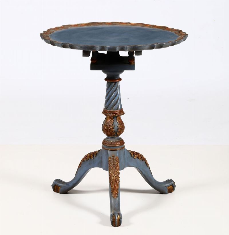 Tavolino gueridon in legno intagliato, dipinto e dorato, XIX secolo  - Asta Arredi, Dipinti e Oggetti d'Arte - Cambi Casa d'Aste