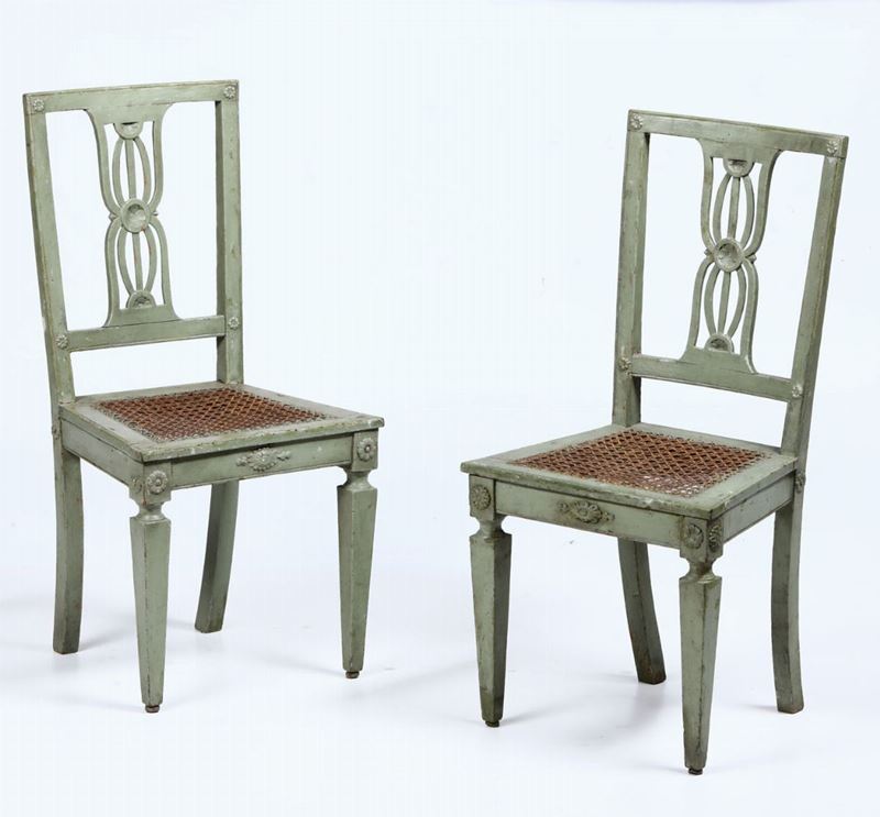 Coppia di sedie in legno intagliato e dipinto  - Asta Arredi, Dipinti e Oggetti d'Arte - Cambi Casa d'Aste