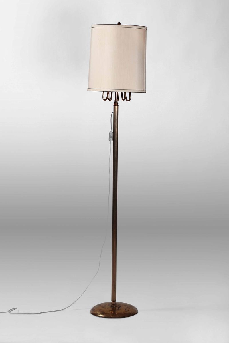 Lampada da terra con struttura in ottone e diffusore in tessuto. Prod. Italia, 1950 ca.  - Asta Design Lab - Cambi Casa d'Aste