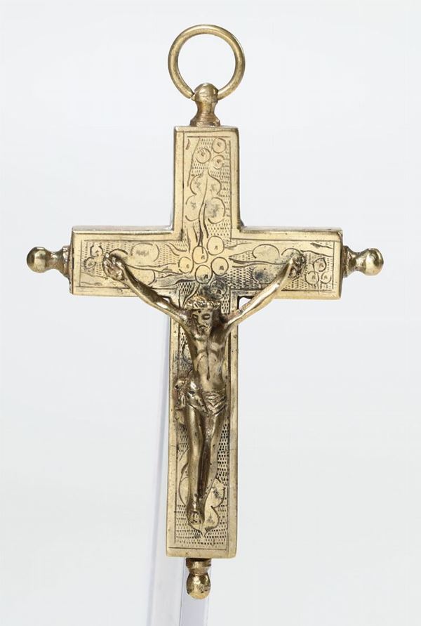 Croce reliquiario in bronzo dorato e cesellato, XVIII secolo