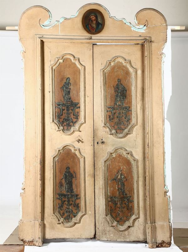 Porta a due ante in legno dipinto con cornice sagomata, XVIII secolo
