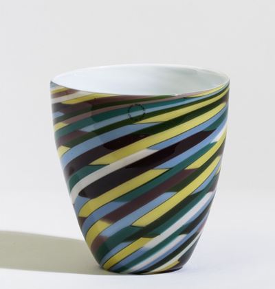 Laura De Santillana (1955-2019), Vaso troncoconico in vetro incamiciato con decoro policromo a te...