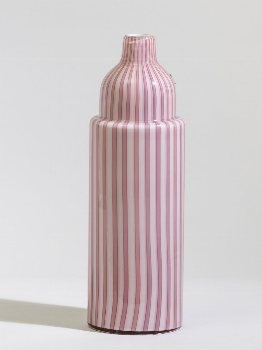 Alessandro Mendini, Vaso “Berito” per Venini, Murano (1988 ca.), vetro soffiato incamiciato