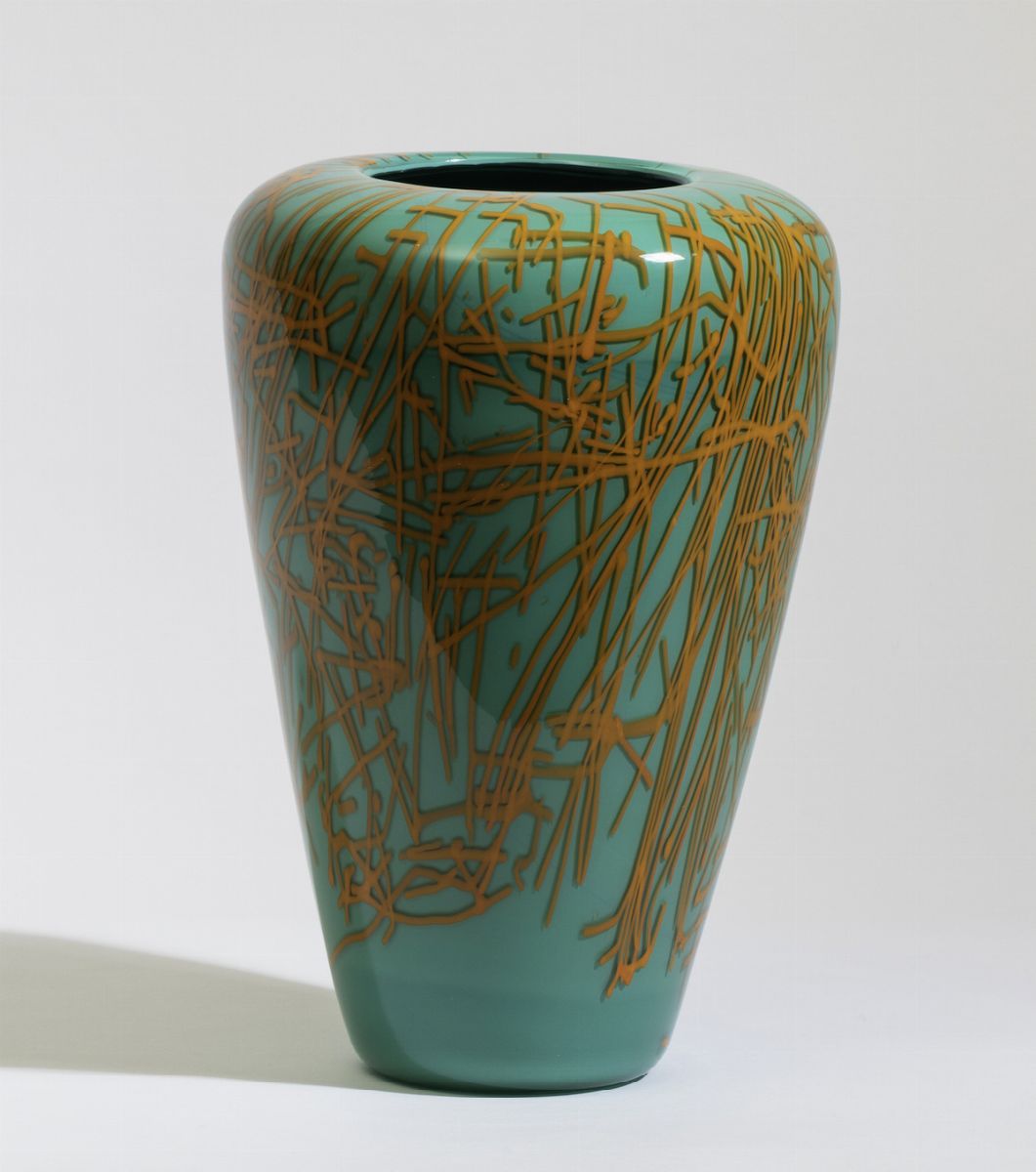 Toots Zynsky, Vaso troncoconico della serie Folto (Venini), vetro soffiato incamiciato, Murano, 1...