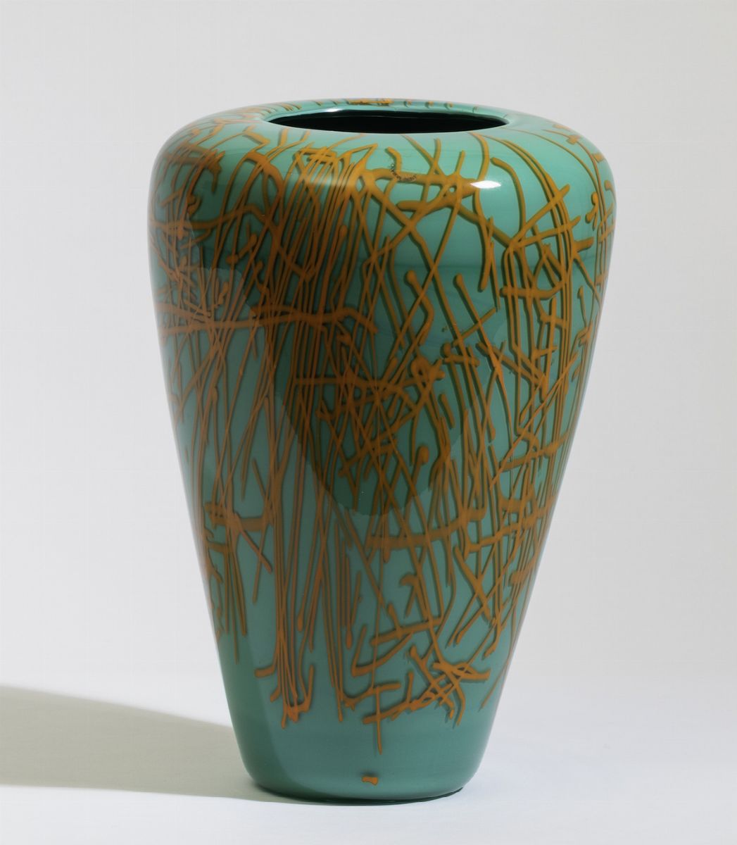 Toots Zynsky, Vaso troncoconico della serie Folto (Venini), vetro soffiato incamiciato, Murano, 1...