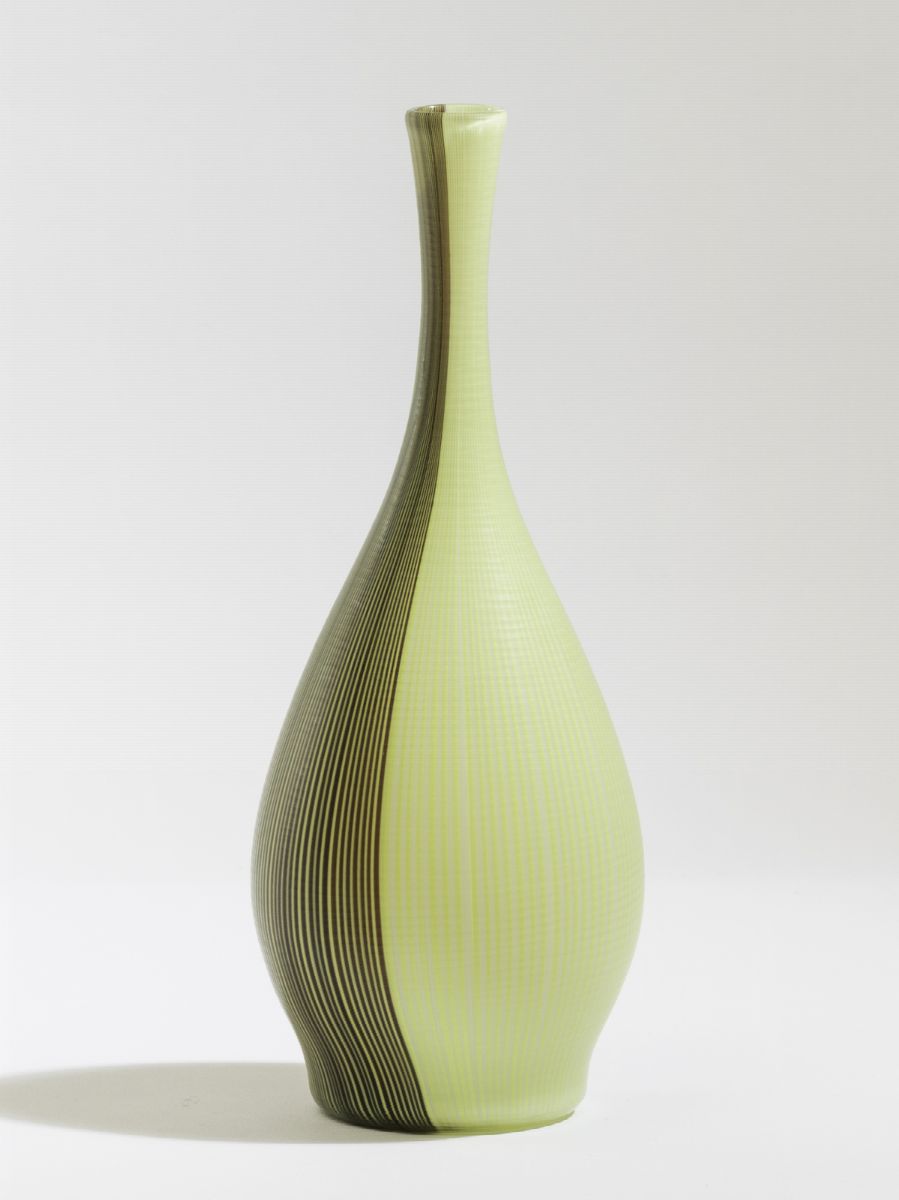 Carlo Scarpa, Vaso a fiasca Venini, serie Tessuti (Murano), vetro soffiato con decorazione a cann...
