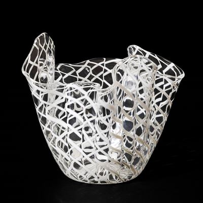 Fulvio Bianconi, Vaso a fazzoletto Venini in vetro soffiato, Murano (circa 1982)