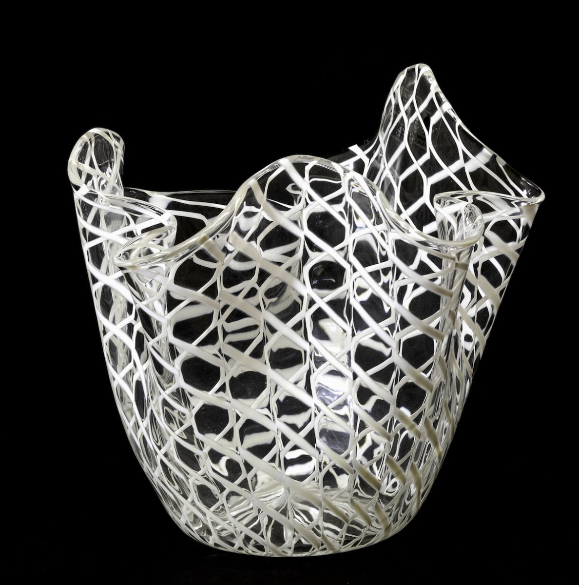 Fulvio Bianconi, Vaso a fazzoletto Venini in vetro soffiato, Murano (circa 1982)