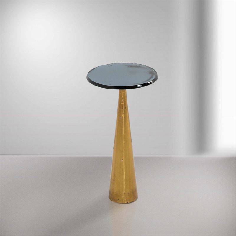 Tavolino d'appoggio con struttura in ottone e piano in vetro molato e specchiato.  - Auction Design 200 - Cambi Casa d'Aste