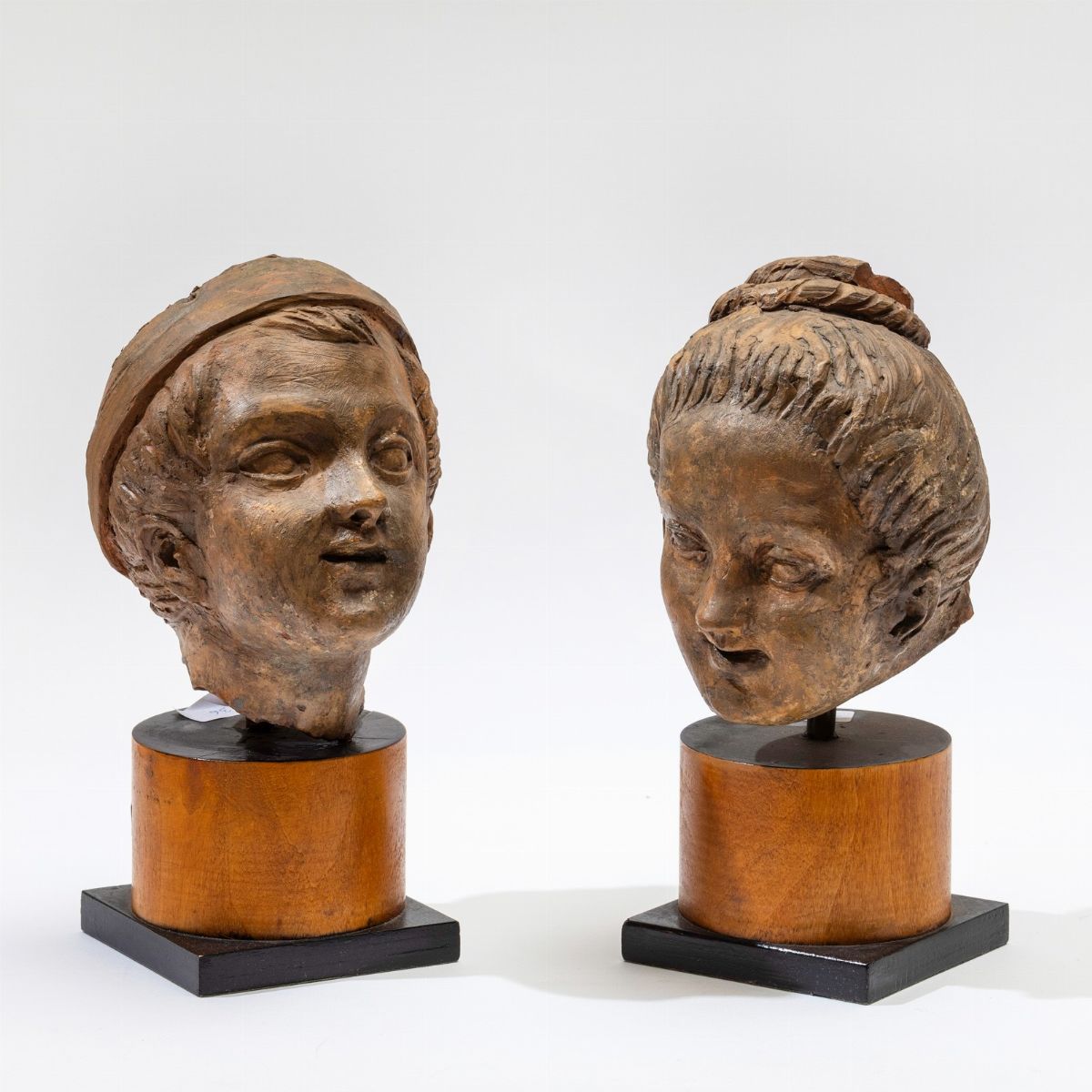 Testa di Fanciullo e di Fanciulla in Terracotta su Base in Legno